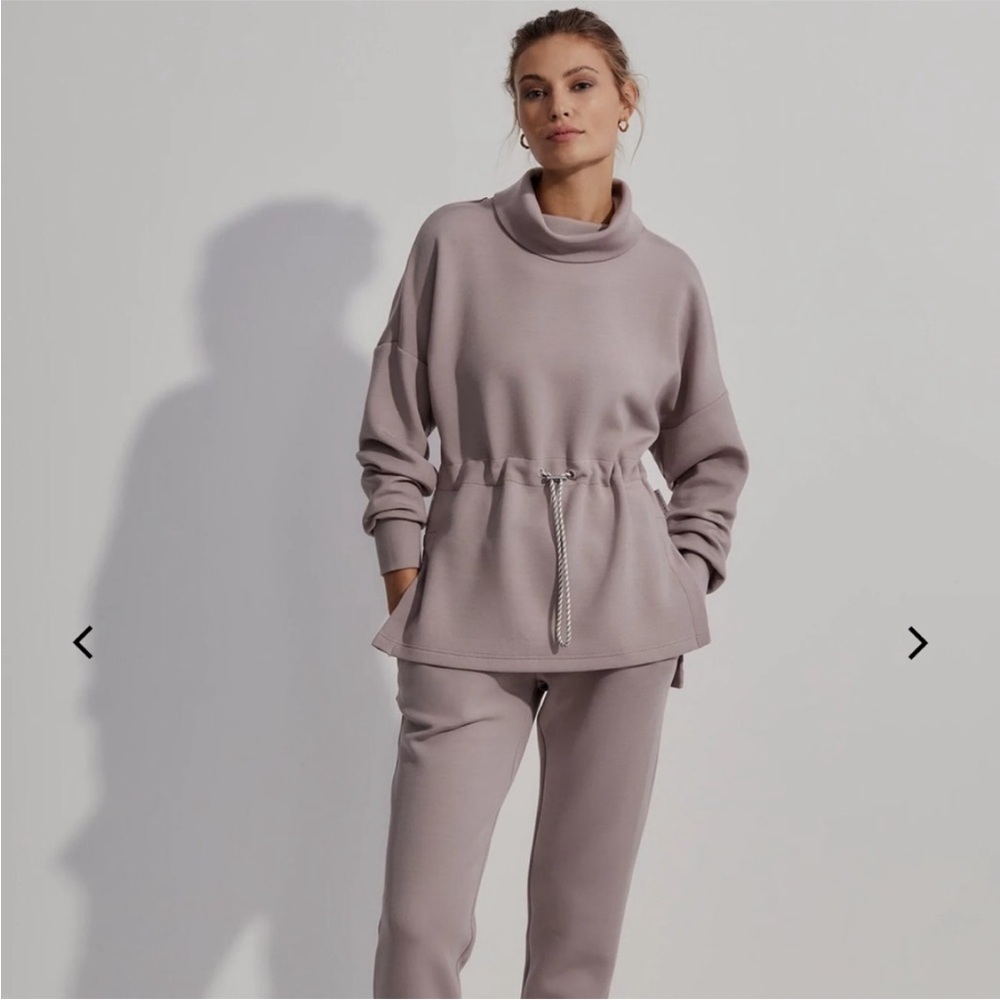 Varley Freya pullover in the color Sphinx